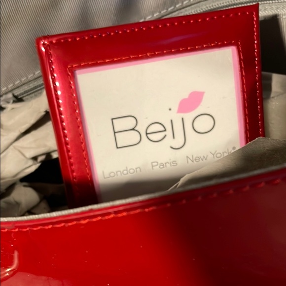 Beijo Red Satchel Elegant Glossy Design - Picture 4 of 4